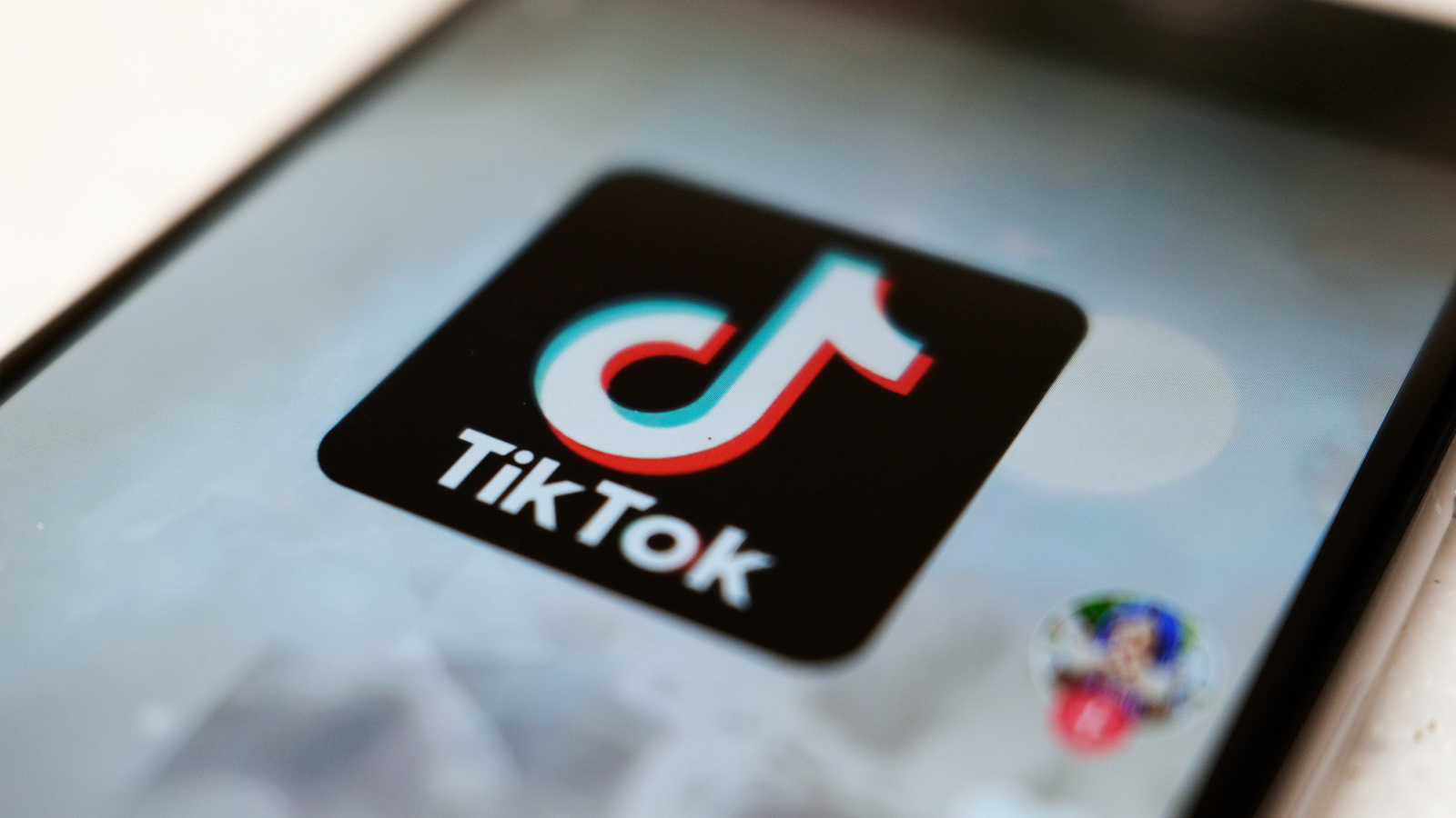 TikTok plans global layoffs in operations and marketing [Video]
