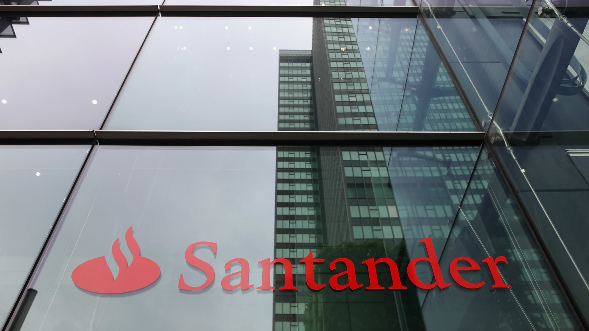 Spain’s Santander posts 20% hike in net profit as retail business shines [Video]