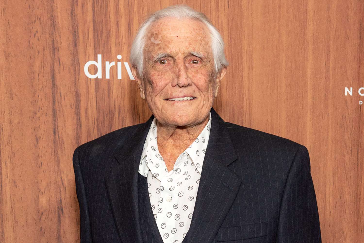 Former James Bond Star George Lazenby Announces Retirement from Acting [Video]