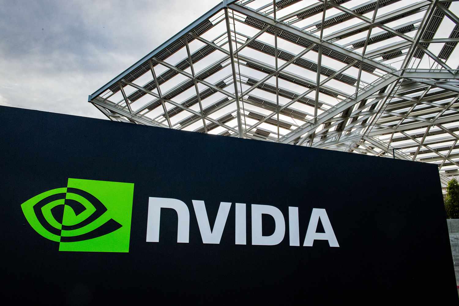 Nvidia and Other Chip Stocks Drag S&P 500, Nasdaq Lower TuesdayHeres Why [Video]