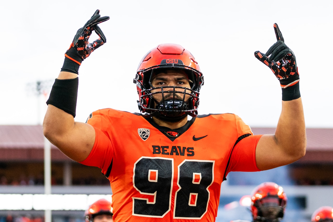 Thomas Collins football journey from Sweden to Oregon State could turn him into Isaac Hodgins 2.0 [Video]