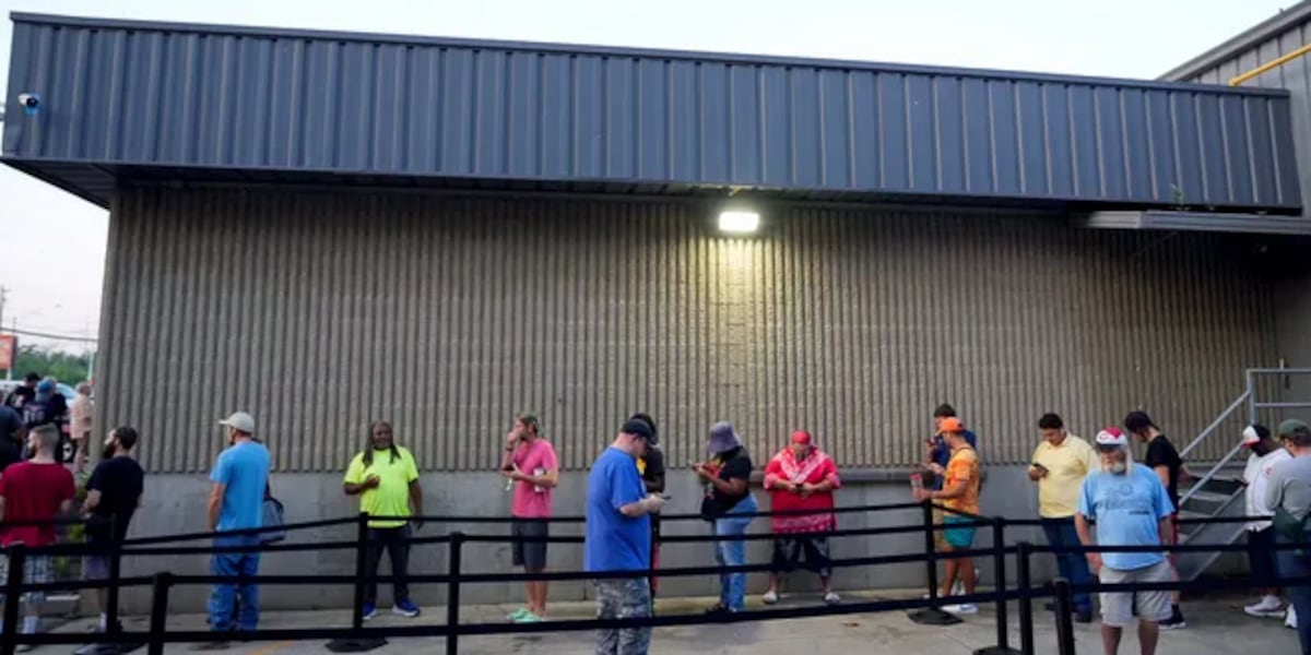 Lines form outside dispensary as marijuana sales begin in Ohio [Video]