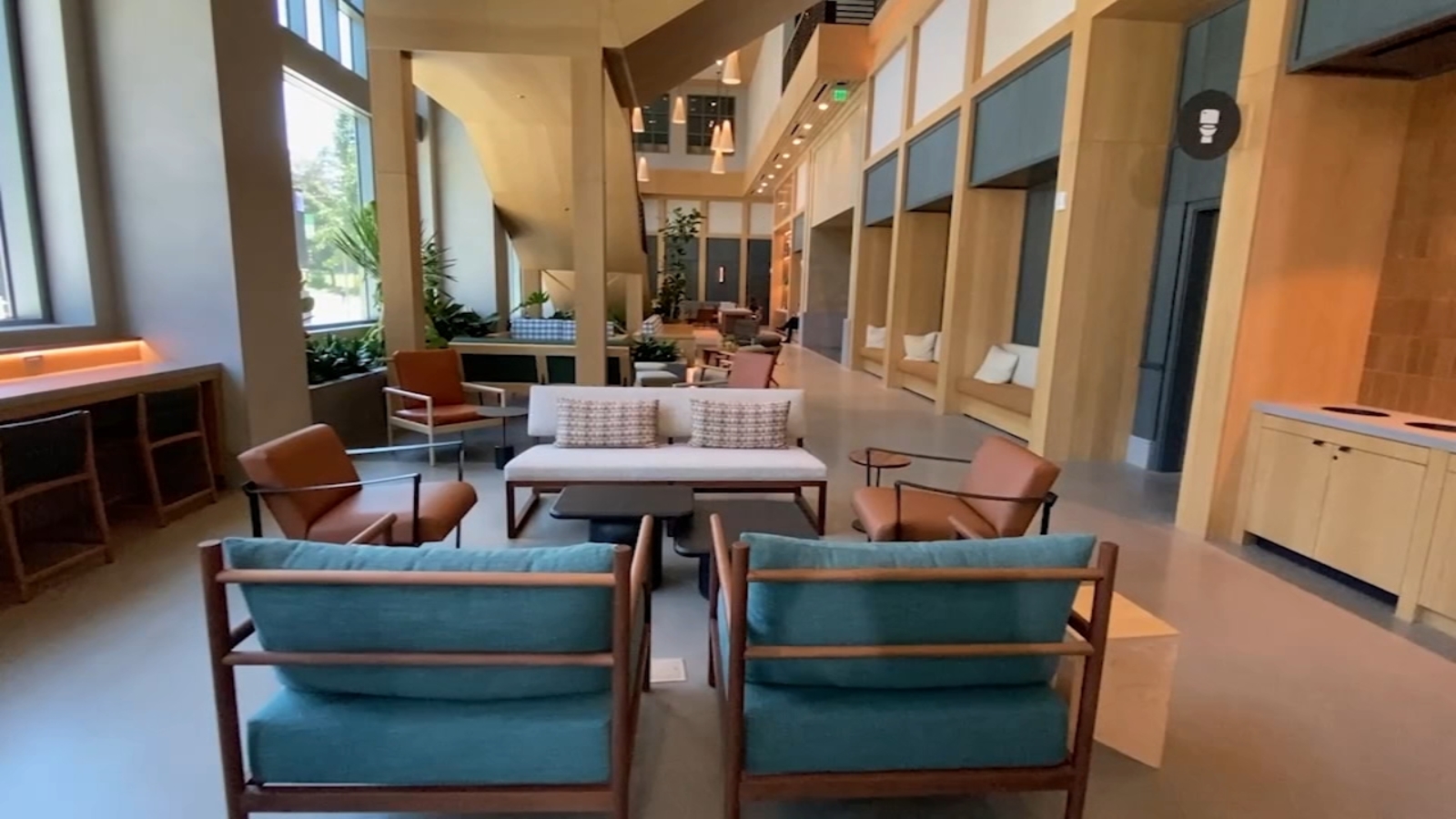 UC Berkeley unveils new ‘luxury’ dorm for transfer students [Video]