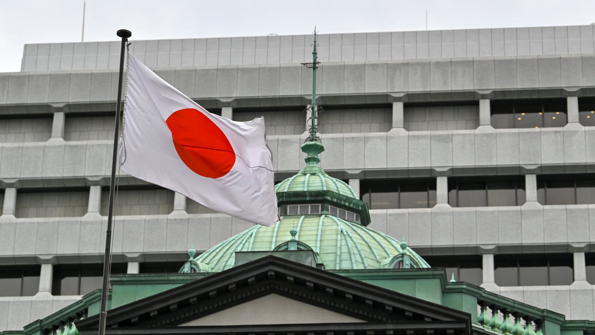 Bank of Japan won’t raise rates when markets unstable, deputy governor says [Video]