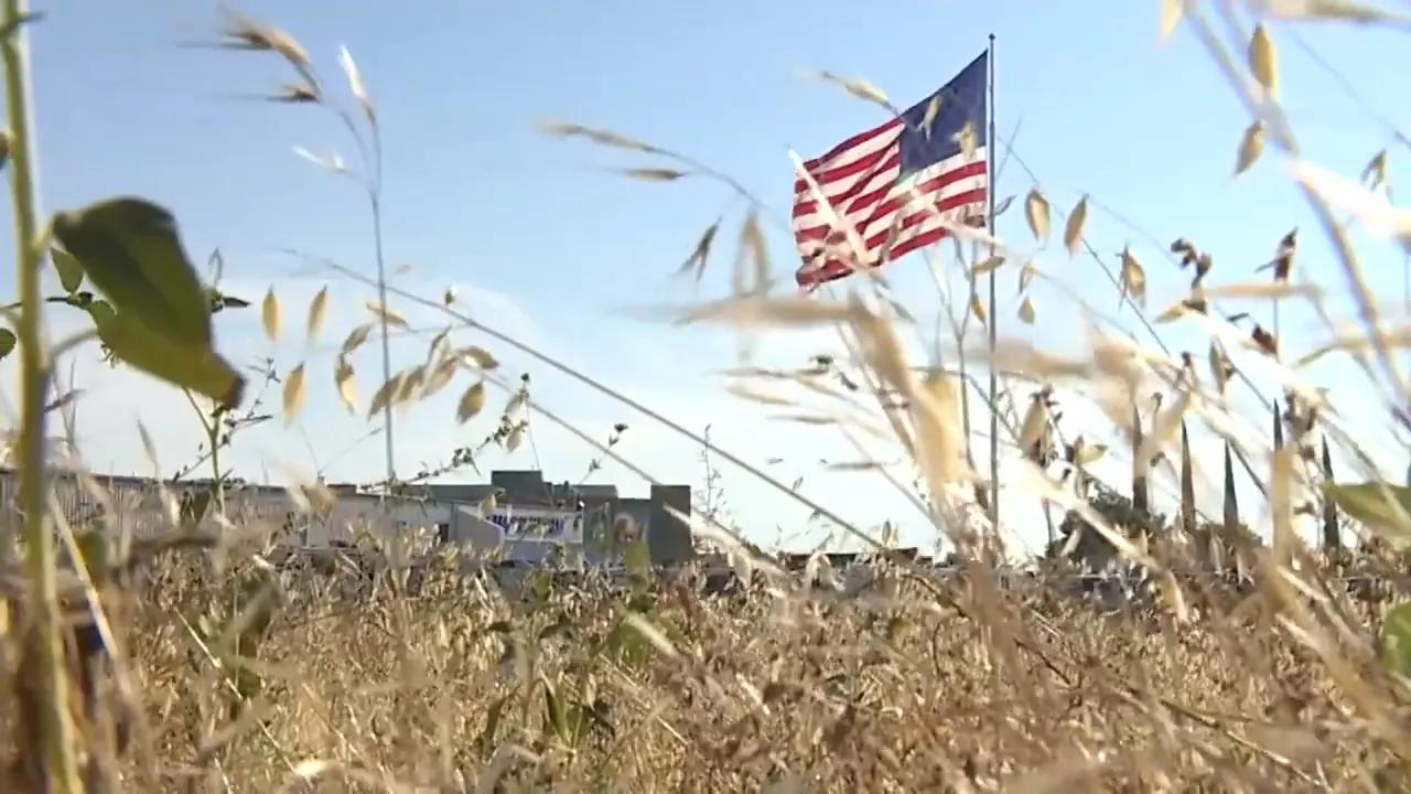 Camping World’s massive US flag praised by former boxer on California board that greenlit display [Video]