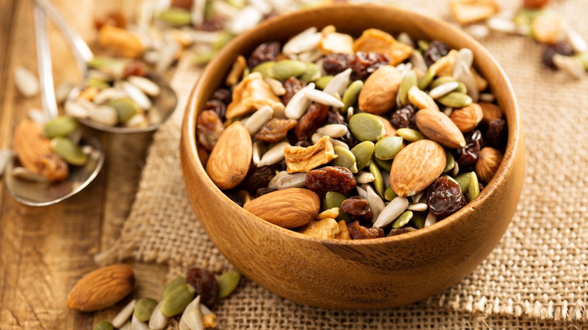 5 Incredible Health Benefits Of Eating Nuts And Seeds Regularly For Good Immunity, Diabetes And BP Control [Video]