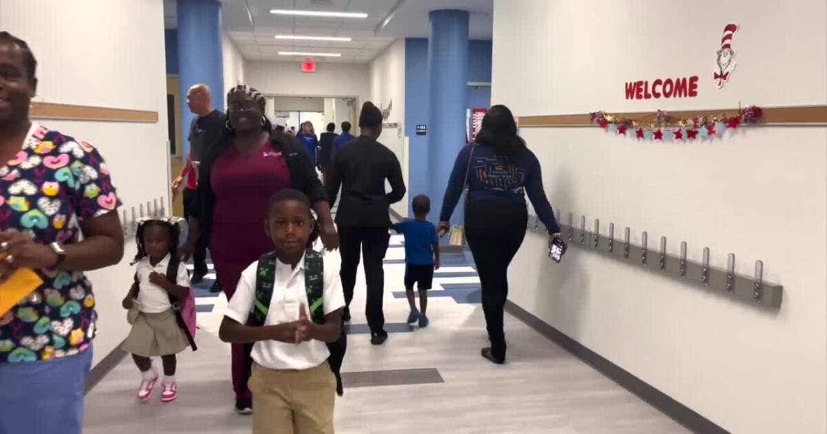 HISTORICAL MOMENT: Franklin Park Elementary opens its doors to a new building [Video]