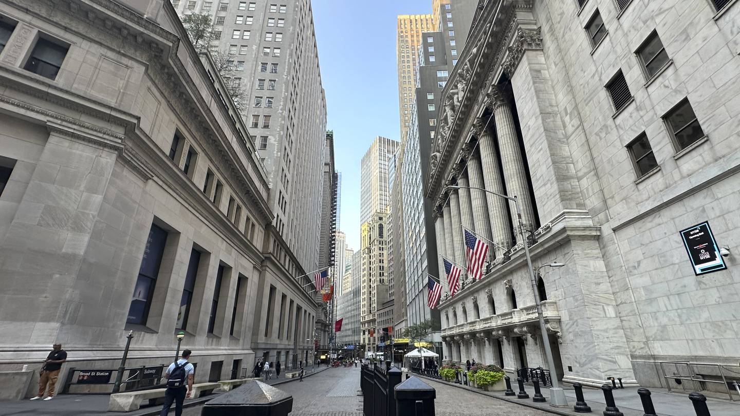 Wall Street rallies closer to records as US economy holds up better than feared  WPXI [Video]