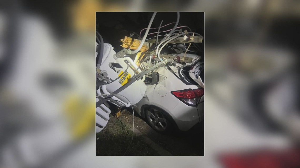 Power pole fell over, smashed woman’s car and caused power outage on Frenchmen Street [Video]