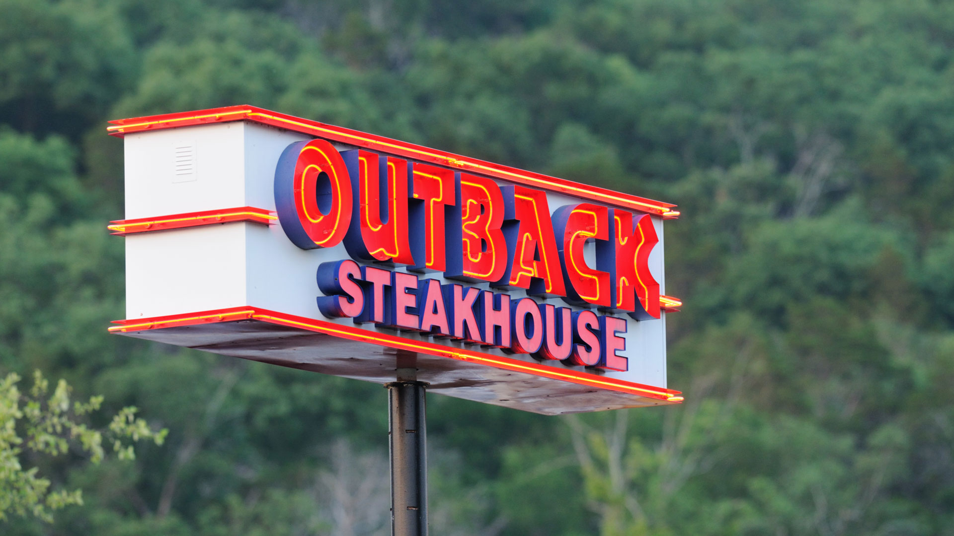 Outback Steakhouse confirms ‘strategic’ change starts in days as brand closes 41 restaurants – claims ‘value’ on horizon [Video]