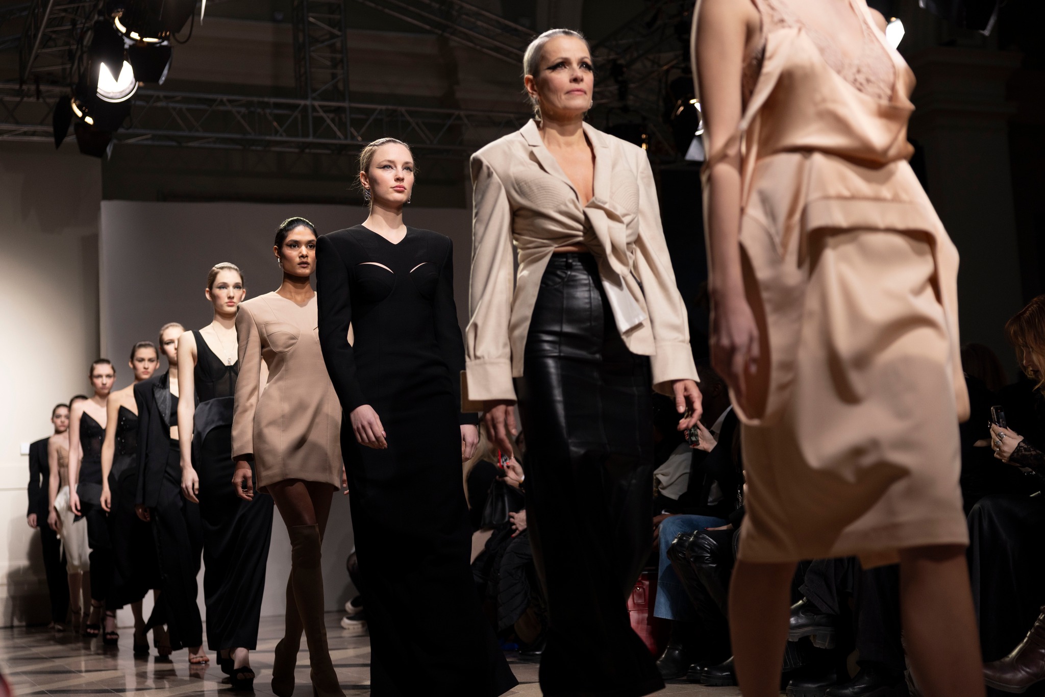 Budapest Central European Fashion Week Puts the Capital in the Spotlight [Video]