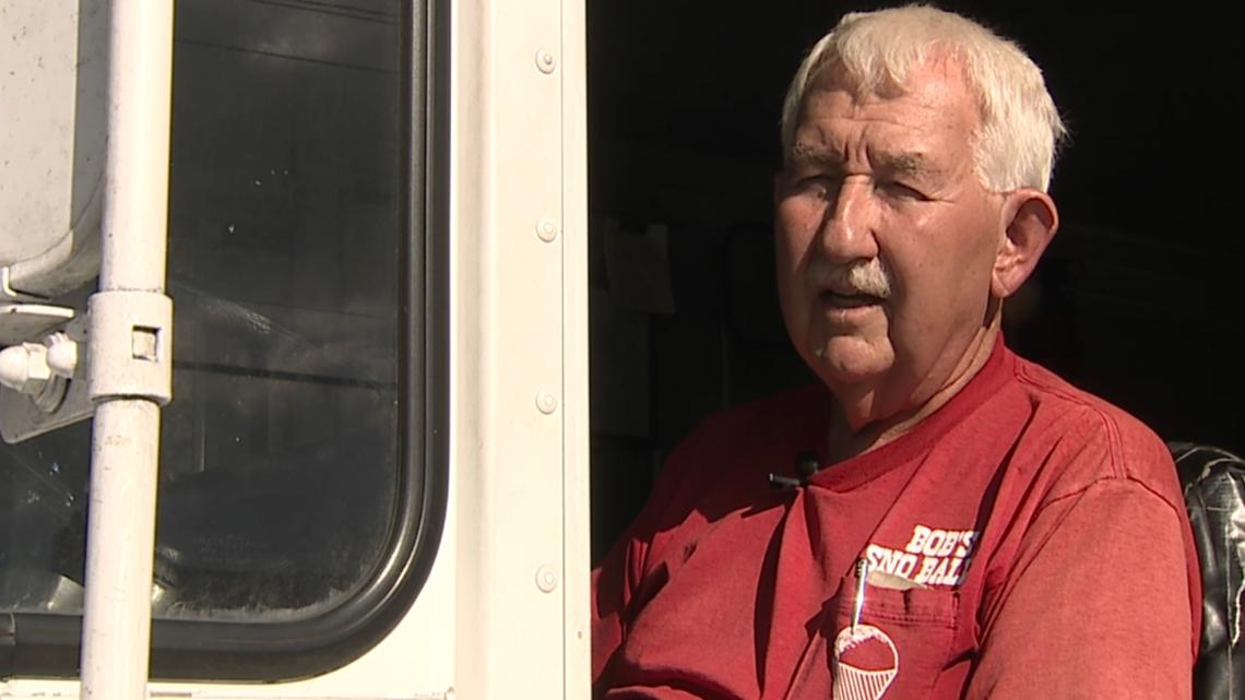 ‘Absolutely gonna miss it’ | Owner of Bob’s Sno Balls set to retire after 60 years in business [Video]