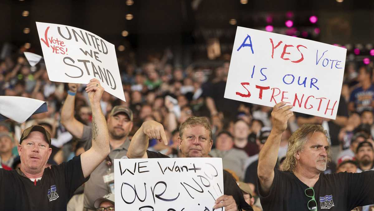 Boeings next big problem could be a strike by 32,000 workers [Video]