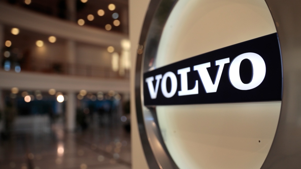 Volvo shifts away from pure electric, revamps SUV hybrid [Video]