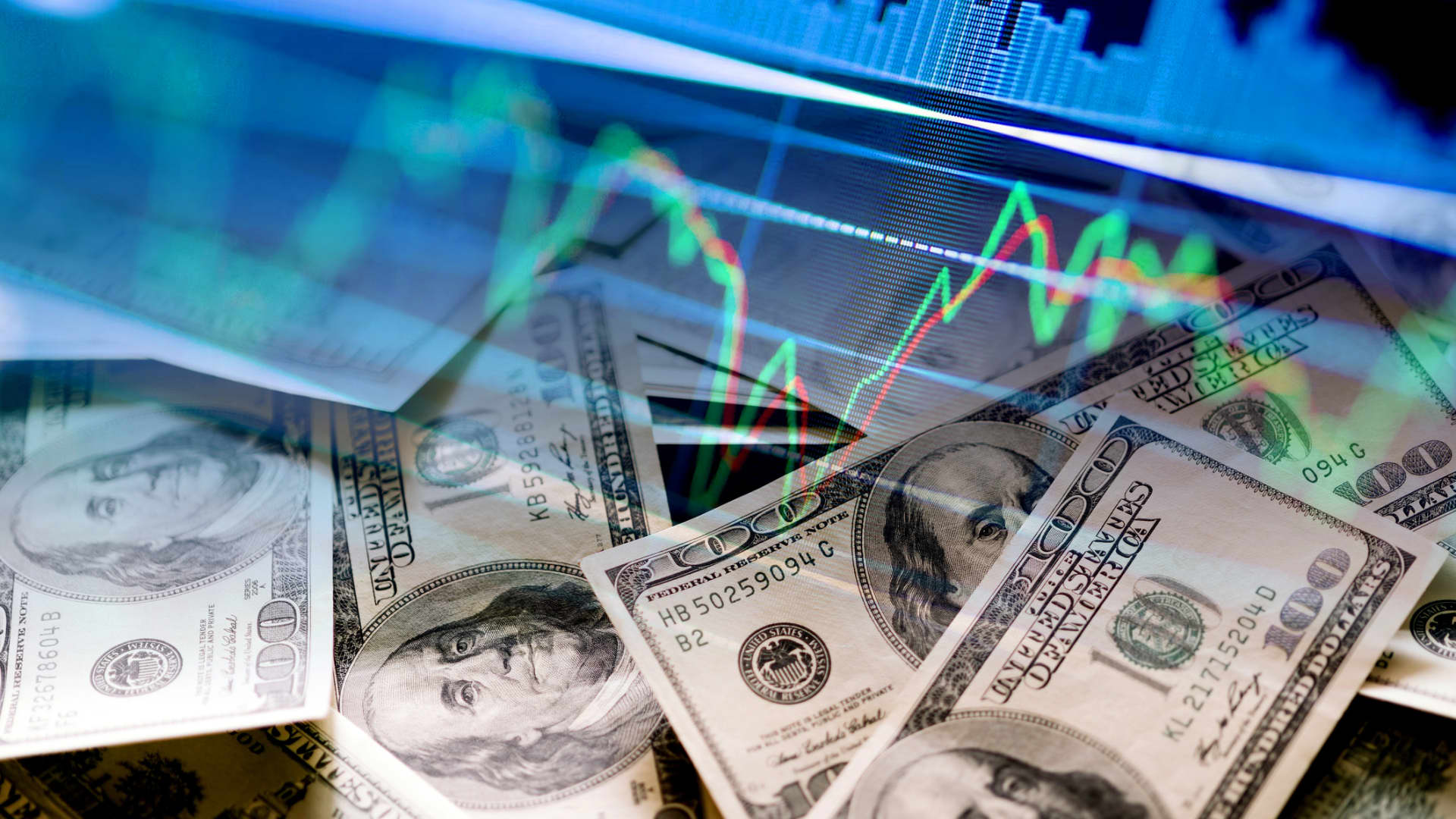 Money market funds hit record high but experts warn it’s time to move out of cash [Video]