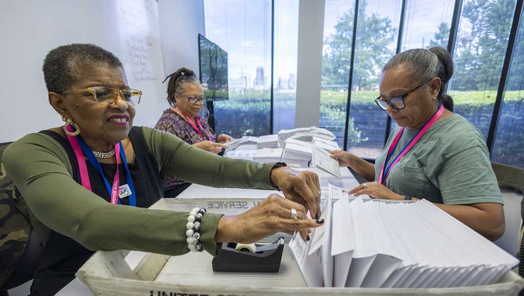 Election officials warn that widespread problems with the US mail system could disrupt voting [Video]