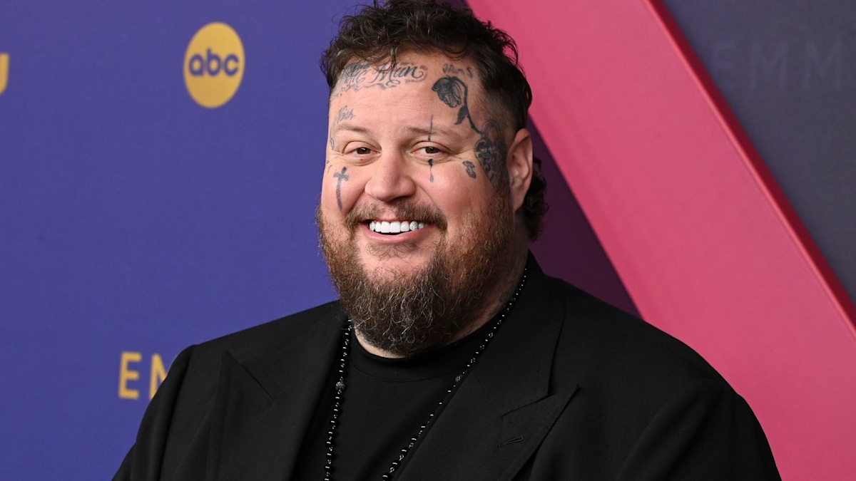 Jelly Roll showcases slimmed down physique and new pearly whites at Emmy awards [Video]