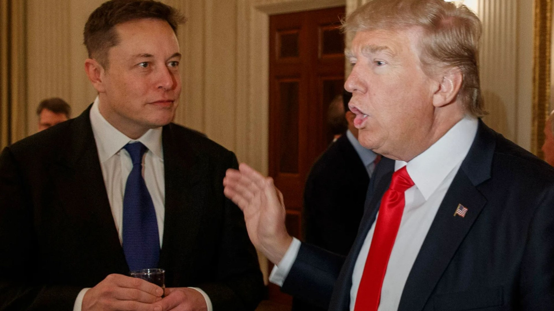 Elon Musk deletes X post joking about assassinating Biden & Harris after backlash in wake of Ryan Routh trump shooting [Video]