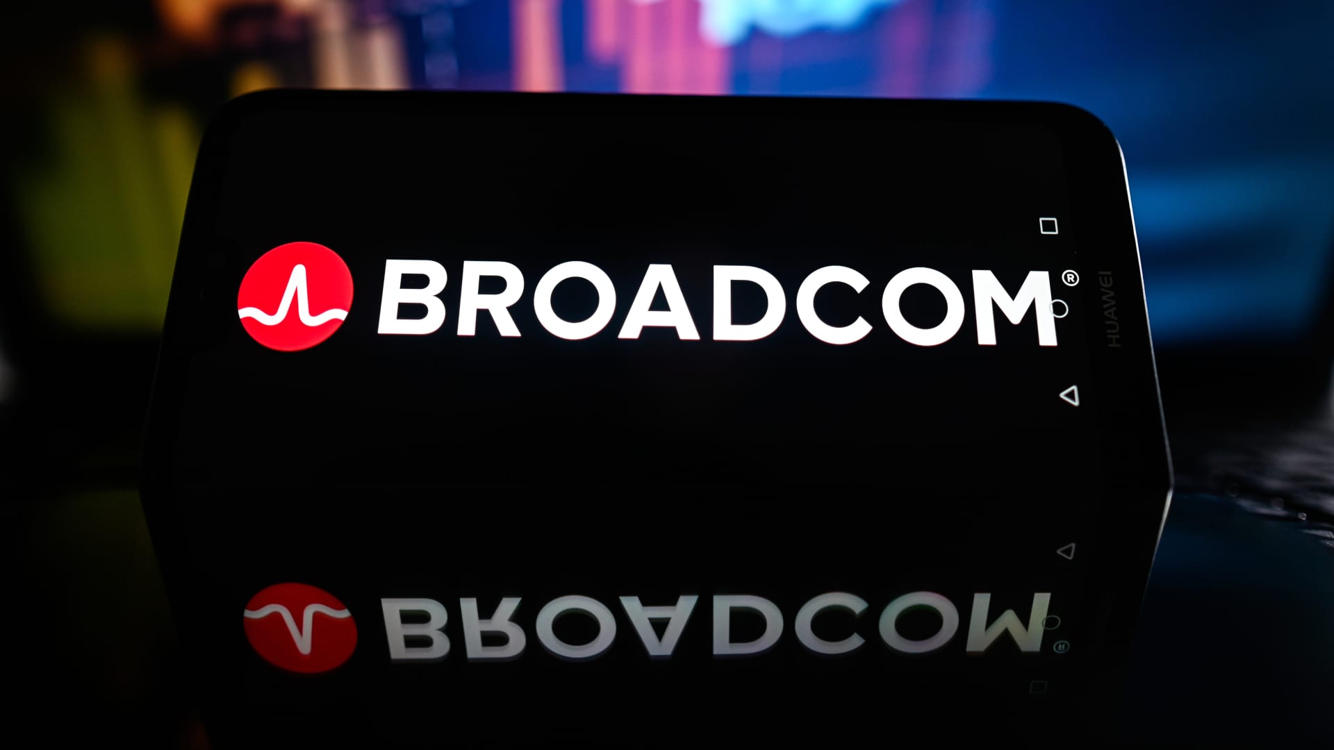 Broadcom should be higher given the Its AI growth outlook [Video]