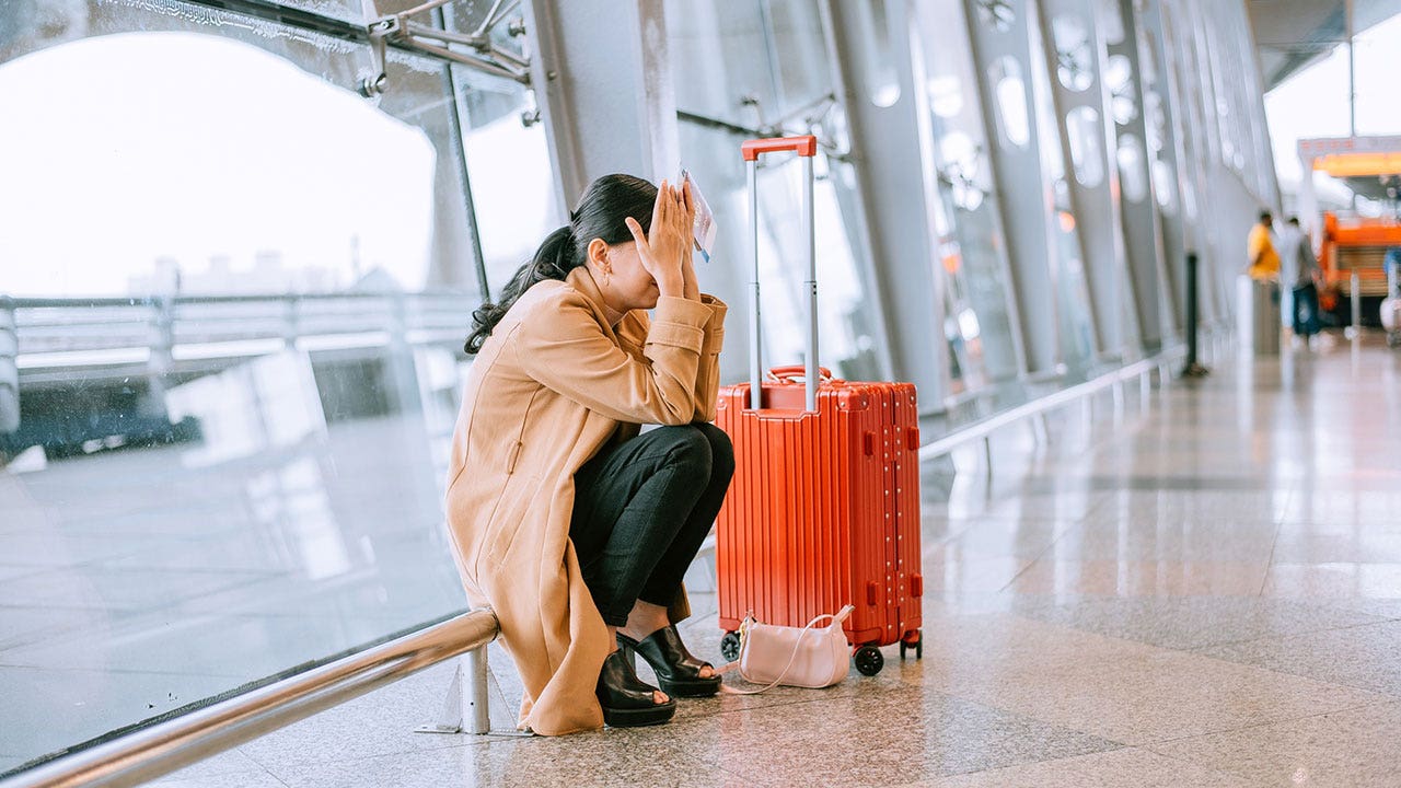 Woman is left alone in ‘creepy’ section of airport as ‘best friend’ heads for hotel [Video]