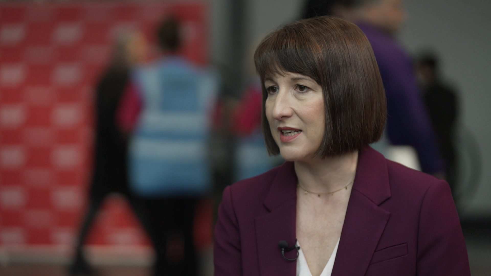 Chancellor Rachel Reeves on UK economy, austerity and Labour gifts  Channel 4 News [Video]