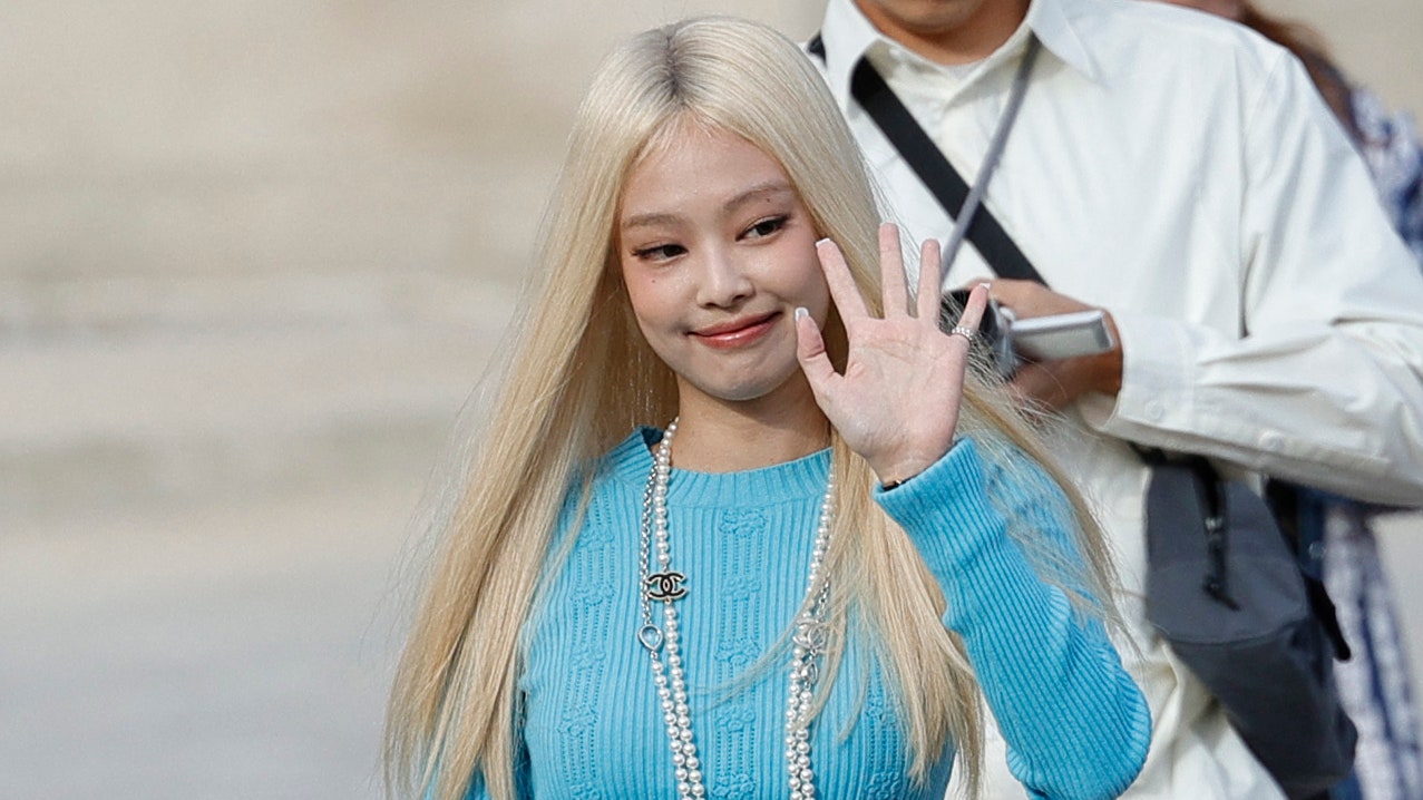 BLACKPINK’s Jennie Goes Blonde, Skips Pants for Chanel’s Spring-Summer 2025 Show at PFW  See Photos [Video]