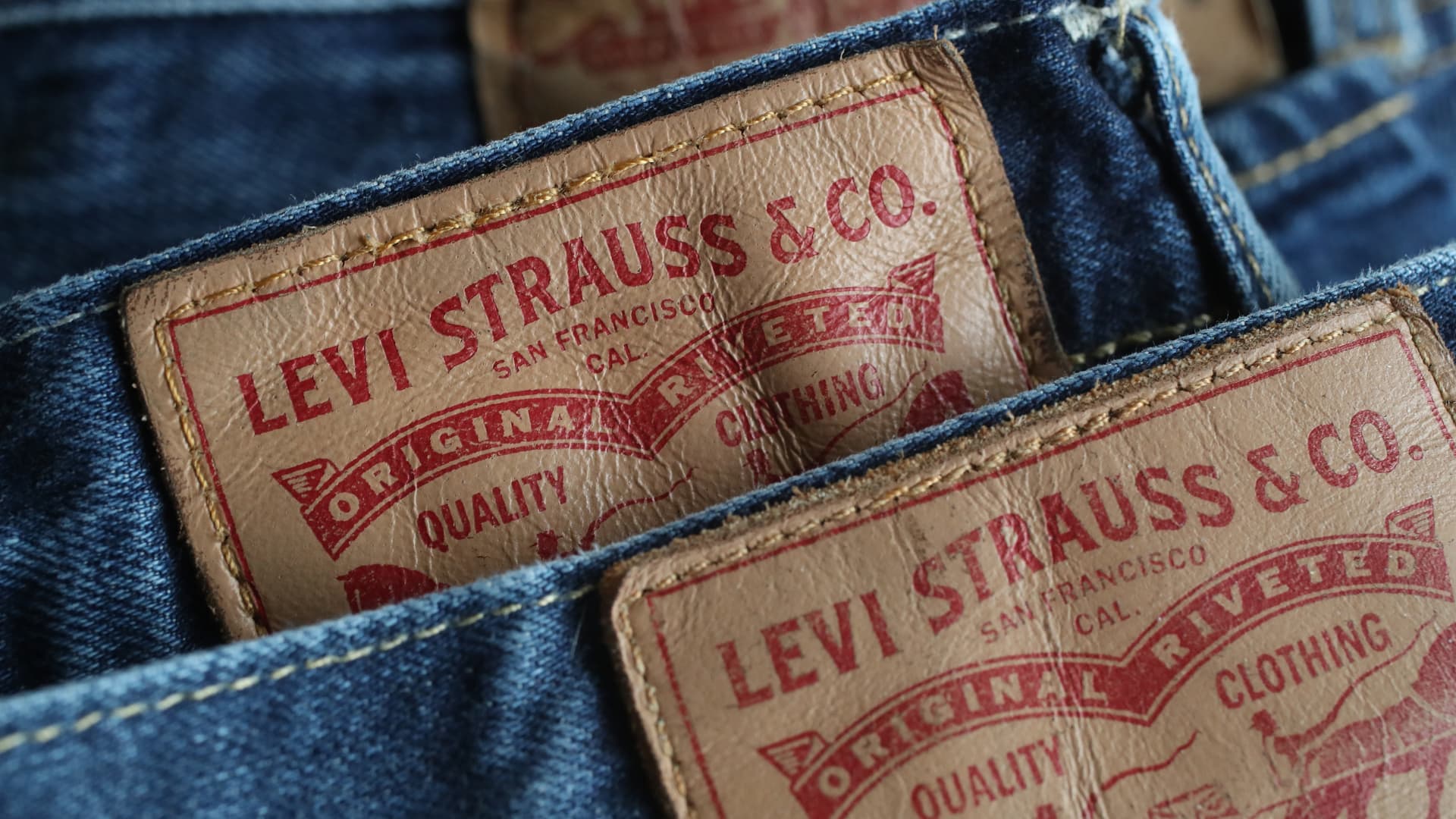 Levi Strauss CEO says Beyonc ads could help boost growth in women’s category [Video]