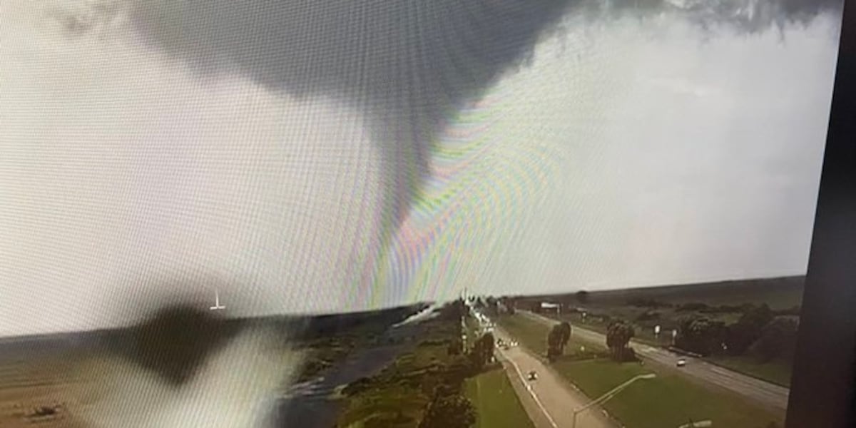 Tornado crosses I-75 as Hurricane Milton closes in on Florida [Video]