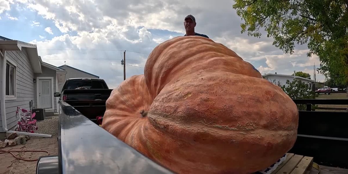 Firefighter grows record-breaking 1-ton pumpkin [Video]