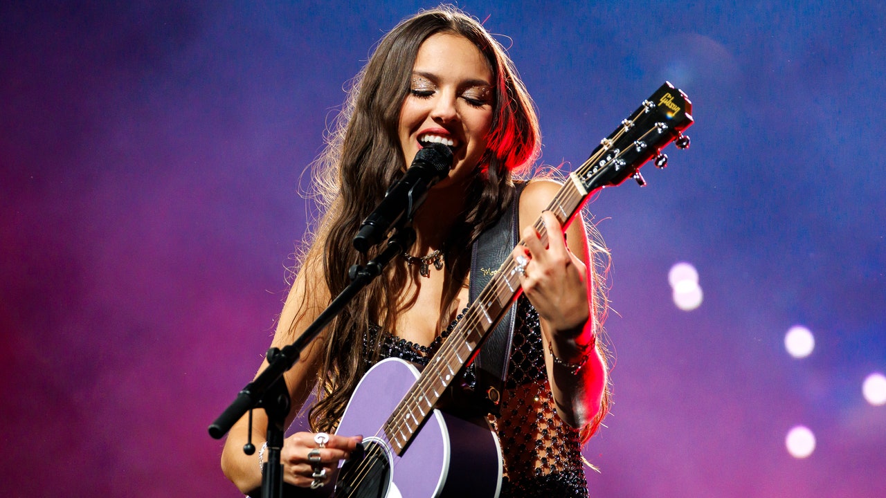 Olivia Rodrigo Lost a Chunk of Hair Onstage and We Just Wanna Know Shes Okay [Video]