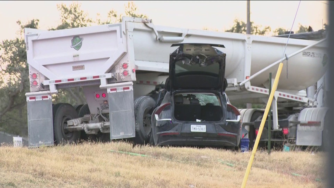 Deadly crash in southwest Austin [Video]