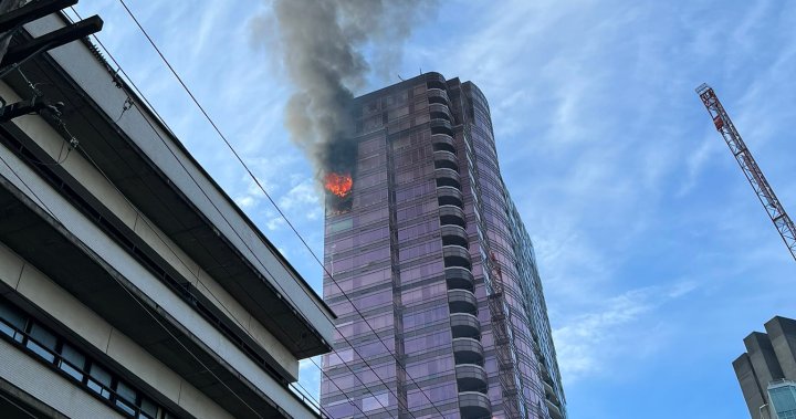 Fire breaks out in downtown Vancouver high-rise building – BC [Video]