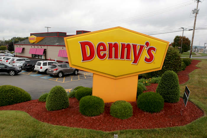 Denny’s says it expects to close 150 locations by the end of 2025 [Video]