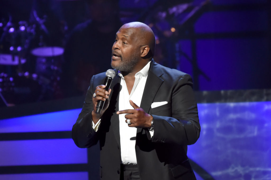 Bishop Marvin Winans Passes Out During Church Service [Video]