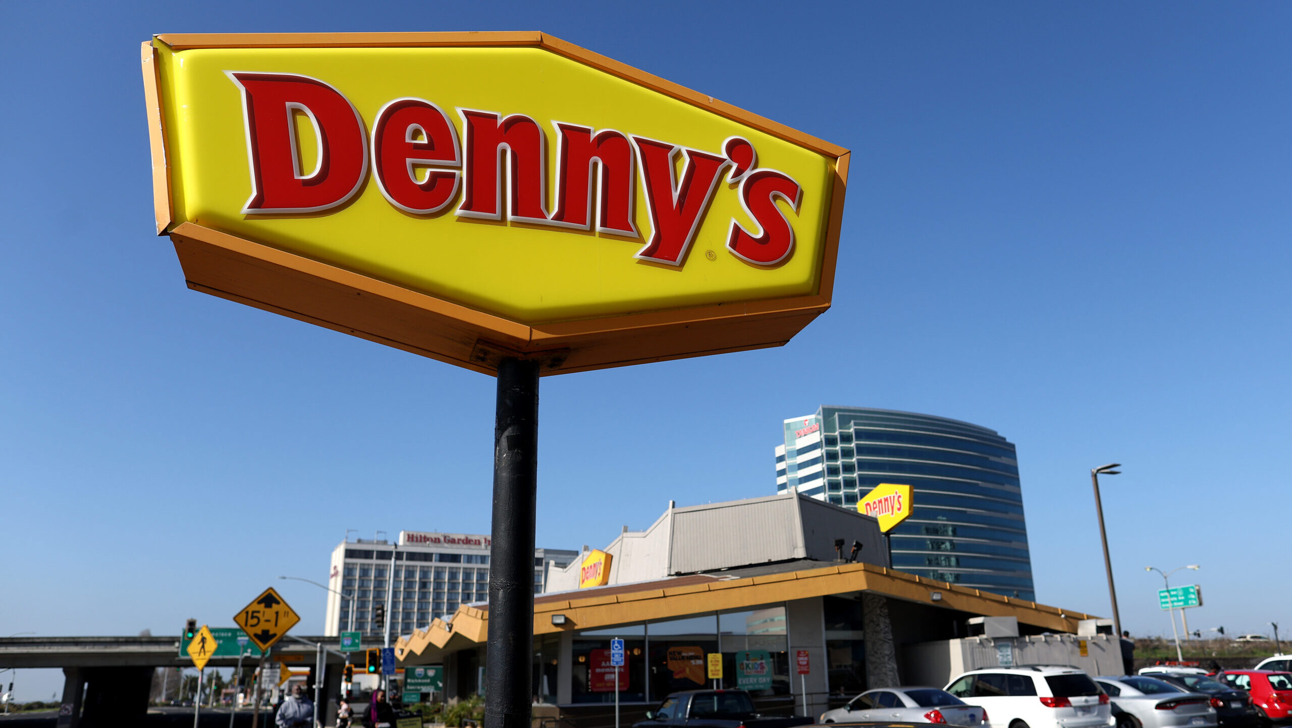 Denny’s to close 100+ stores over next two years [Video]