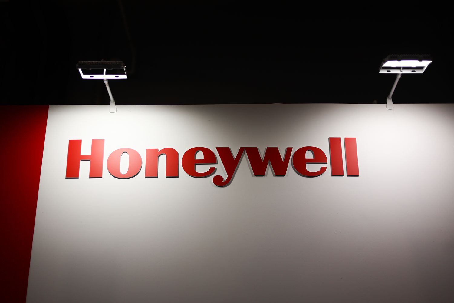 Honeywell Stock Falls After Its Revenue, Outlook Disappoint Wall Street [Video]