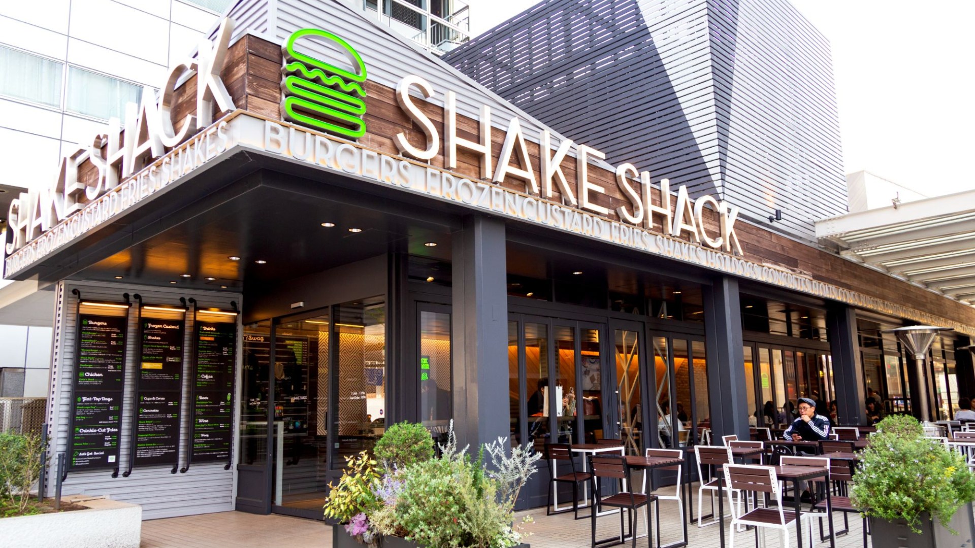 Shake Shack reveals plans for new loyalty program dropping next year after CEO claims diners ‘increasingly crave it’ [Video]