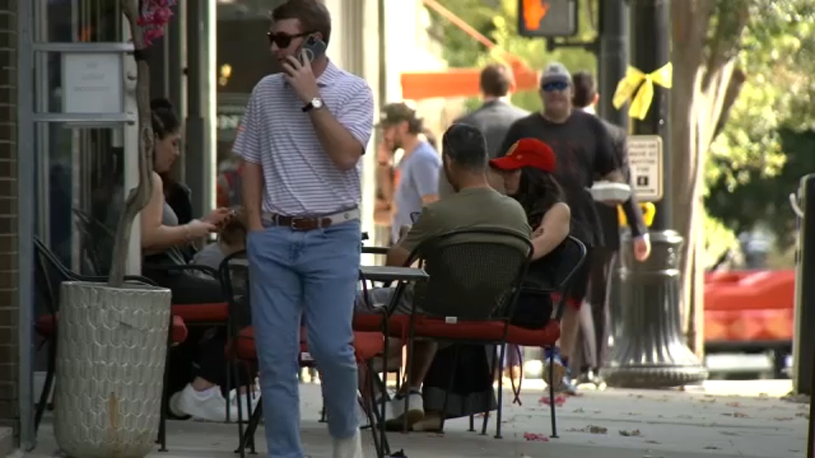 US economy: 12,000 jobs added in October, as monthly report falls below expectations [Video]