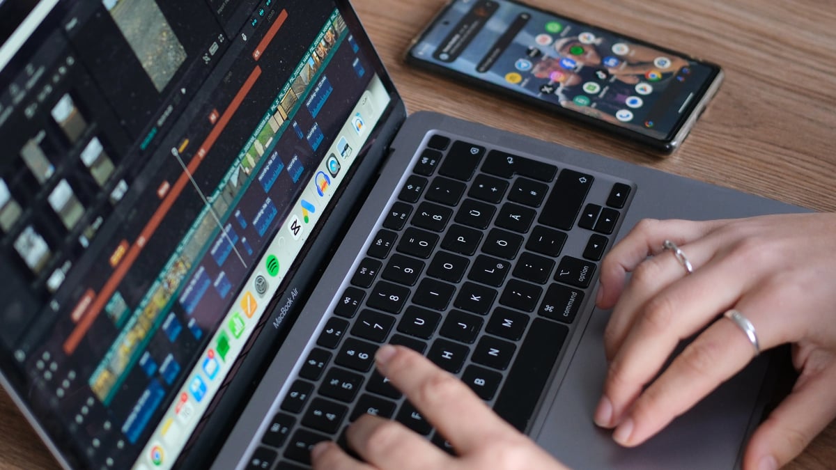 You’ll be waiting a long time for a redesigned MacBook  here’s why [Video]