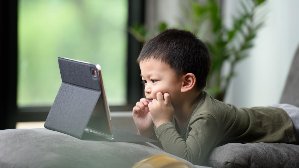 Prolonged Screen Time Linked To Higher Risk Of Early Puberty [Video]