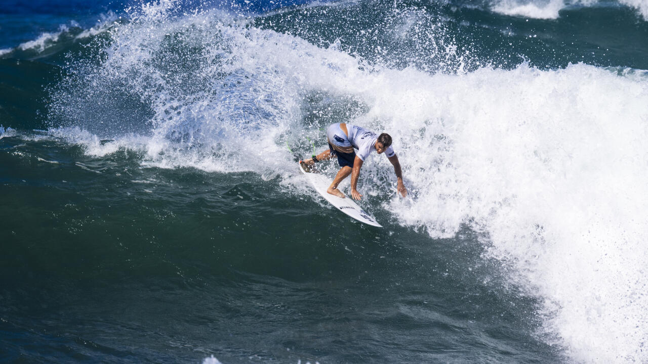 Round of 64: Benji Brand Keeps Building, Adds A 9.40 to the List at The Hawaiian Islands HIC Haleiwa Pro [Video]