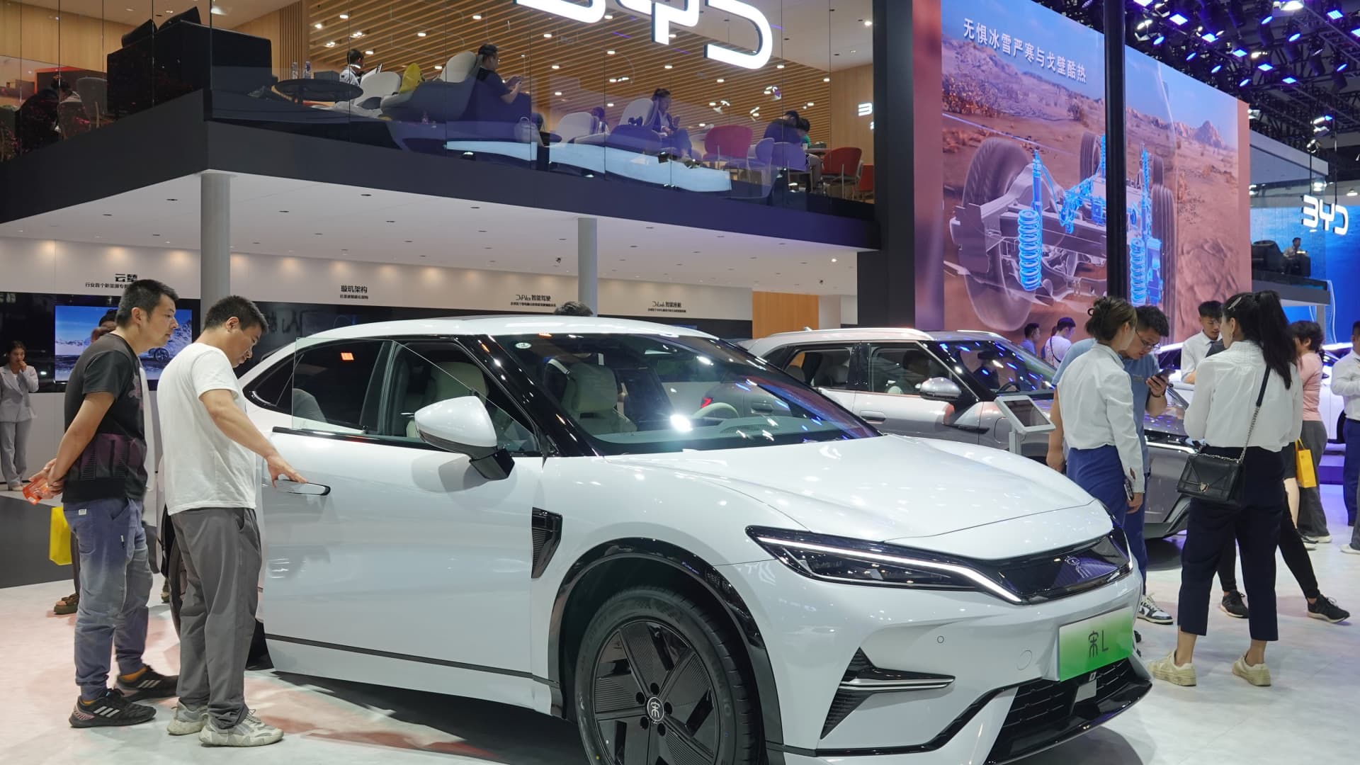 China automakers BYD, Leapmotor, Xiaomi smash annual delivery targets [Video]