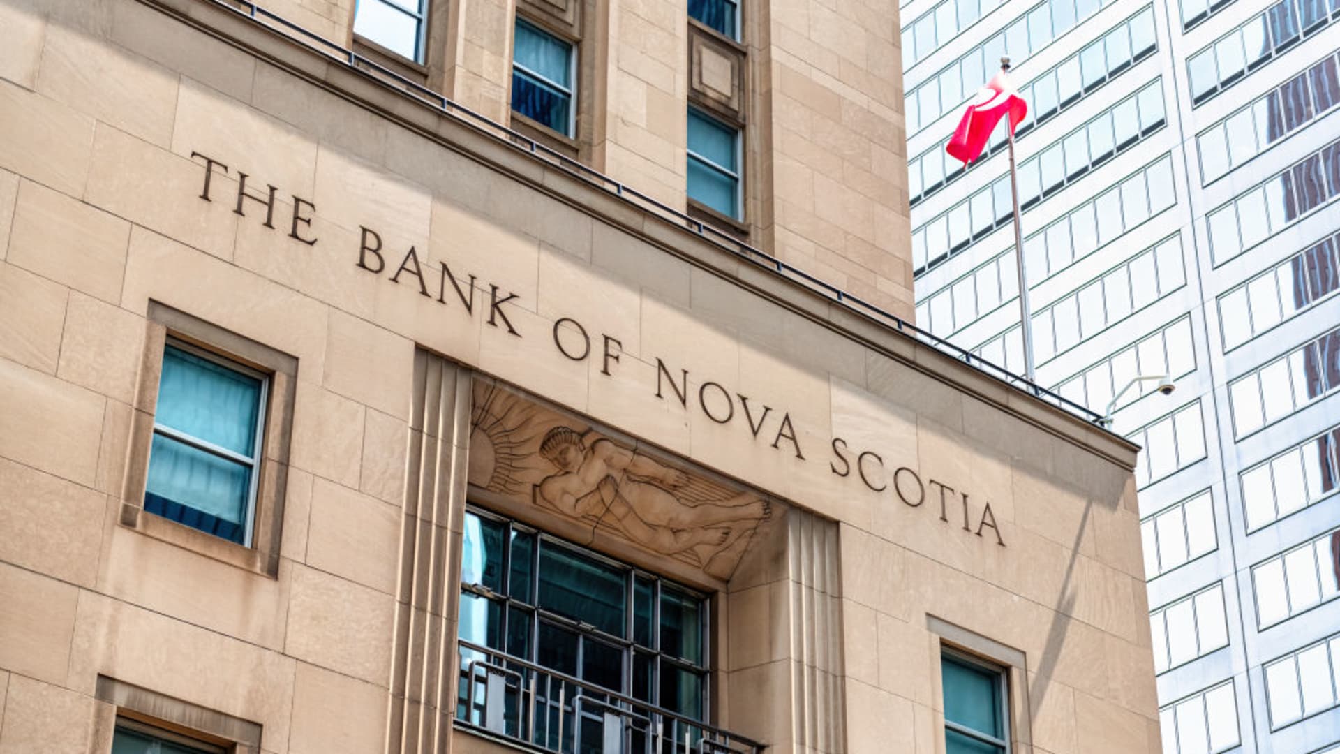 Buy this Canadian dividend growth stock with a 5% yield: Scotiabank [Video]