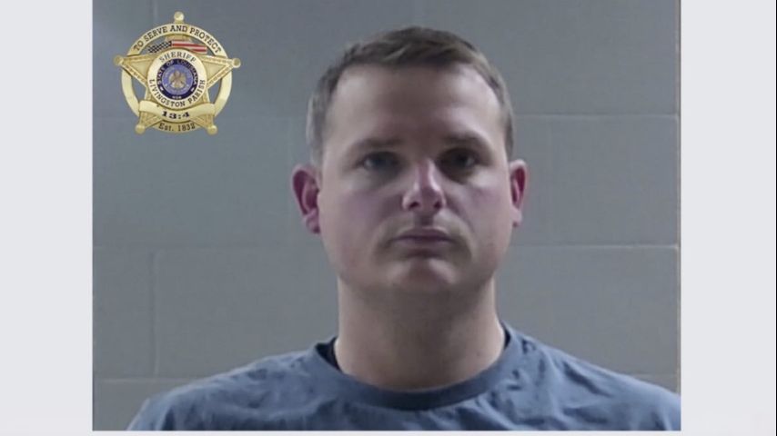 Springfield officer arrested, accused of inappropriate online relationship with a juvenile [Video]