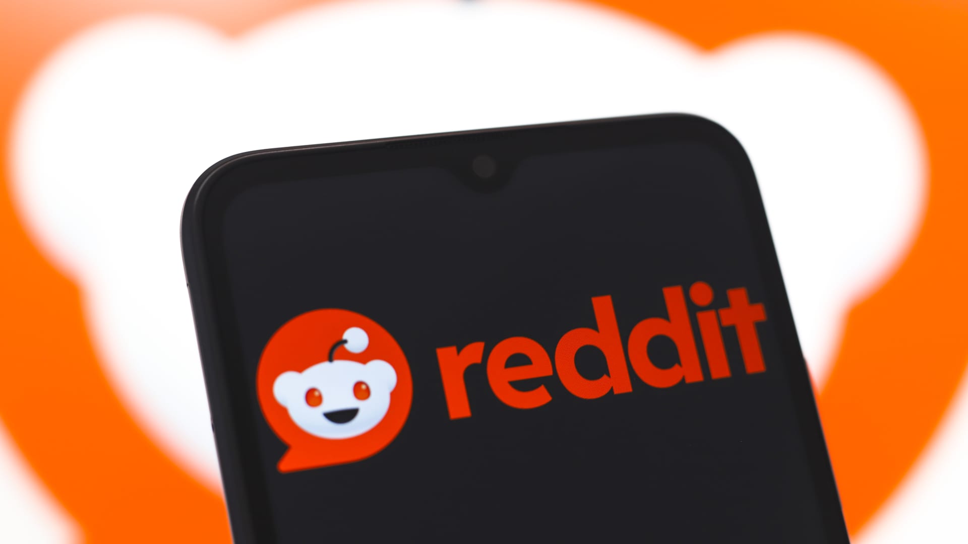 Reddit gets upgrade from Morgan Stanley thanks to strong ad revenue growth [Video]