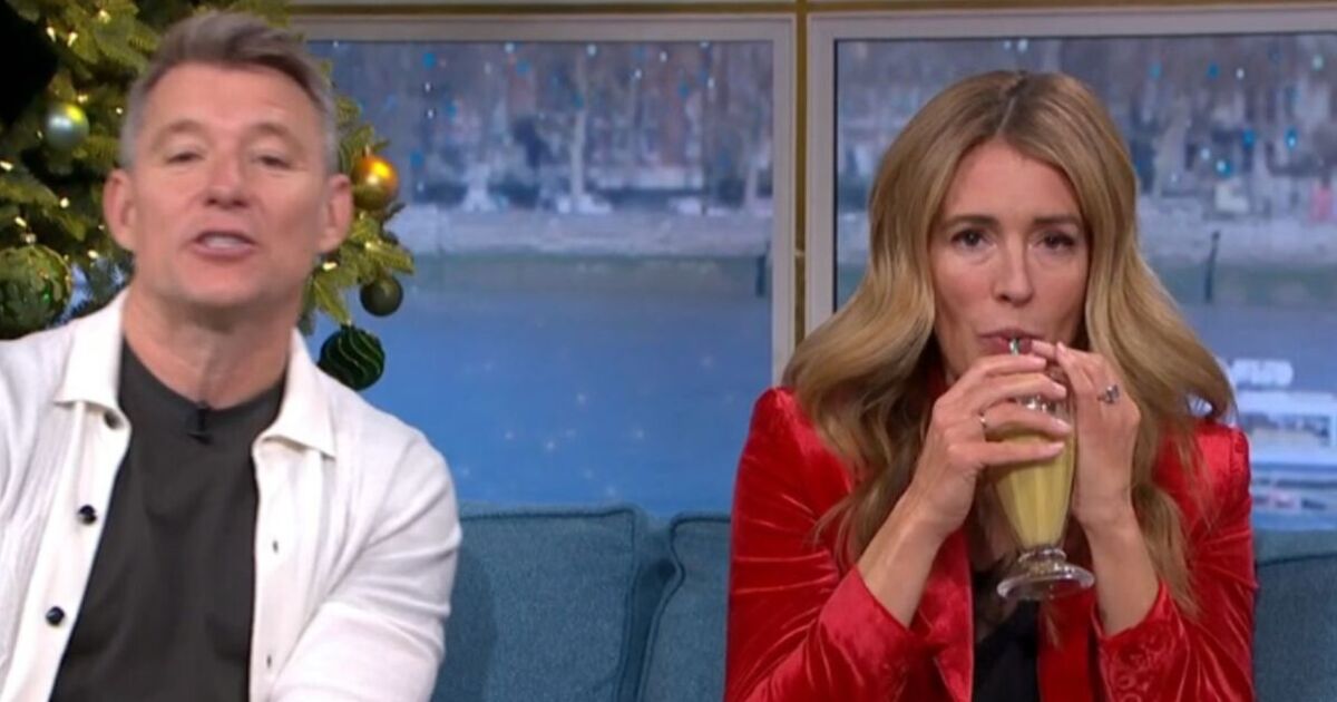 ITV This Morning fans ‘cringe’ at Cat Deeley’s ‘inappropriate’ behaviour on-air | TV & Radio | Showbiz & TV [Video]