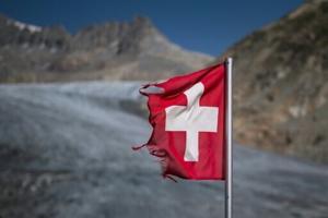 Swiss central bank announces big rate cut to boost economy [Video]