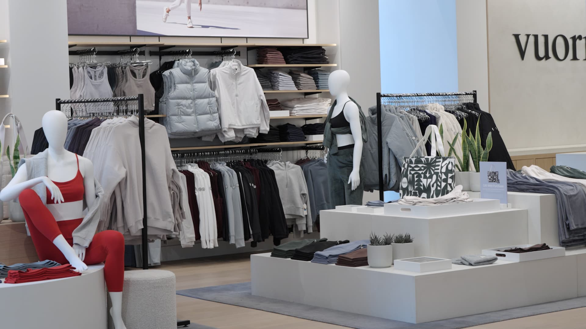 How Vuori is taking on Lululemon [Video]