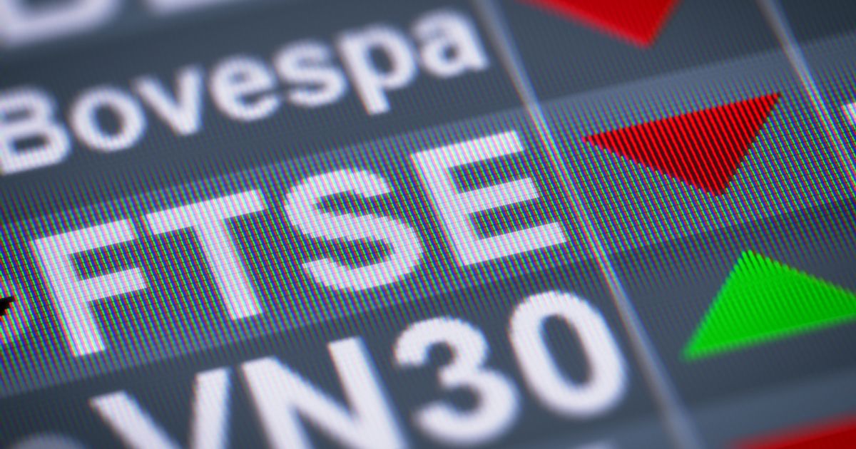 FTSE 100 starts week lower as GDP stalls; Aviva firms up Direct Line offer - Market Report [Video]