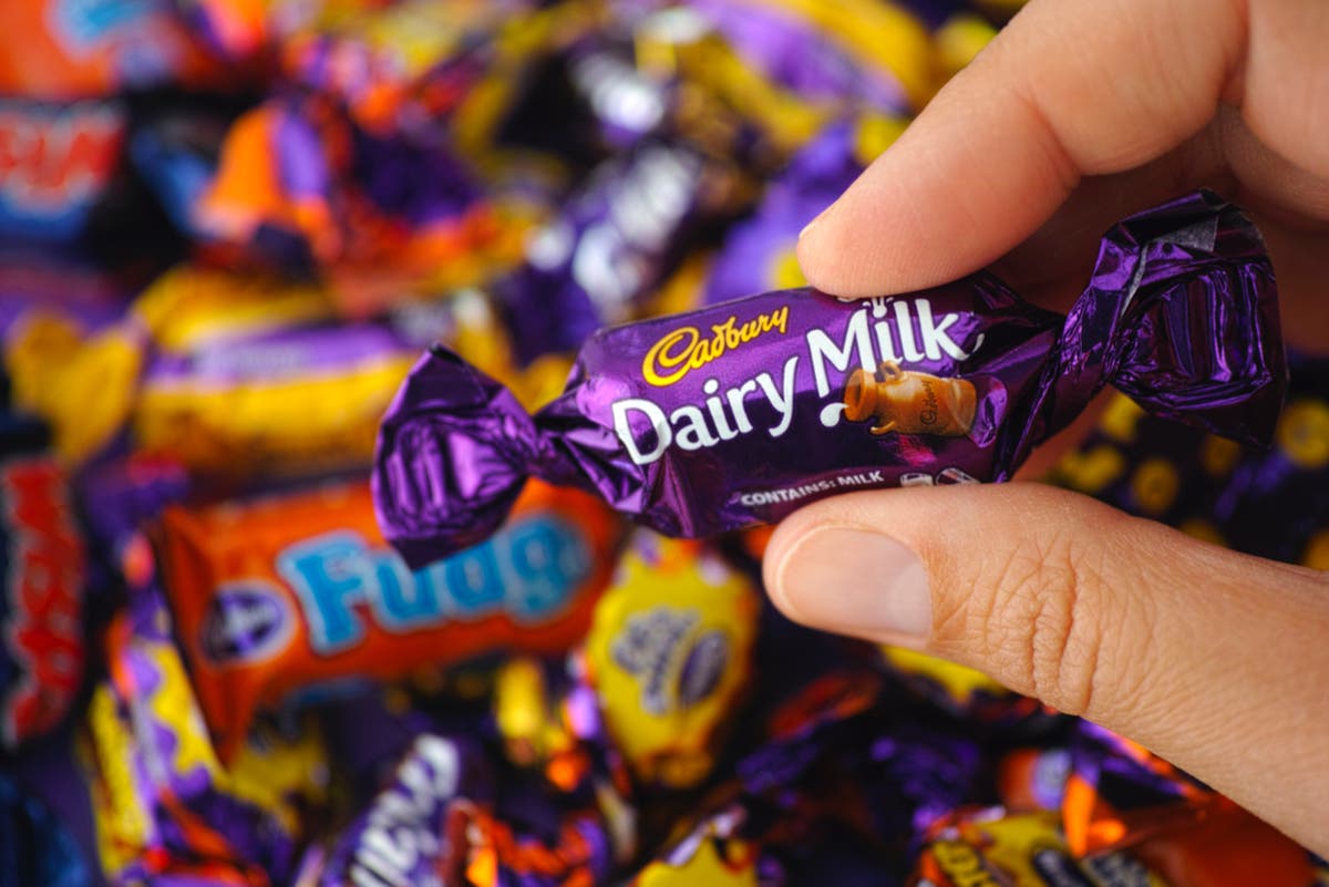 King Charles is right to take away Cadburys chocolate royal warrant  its overrated [Video]